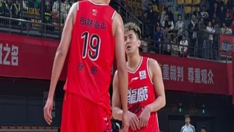 滕哈赫对管理层调整表示满意，球员状态恢复正佳